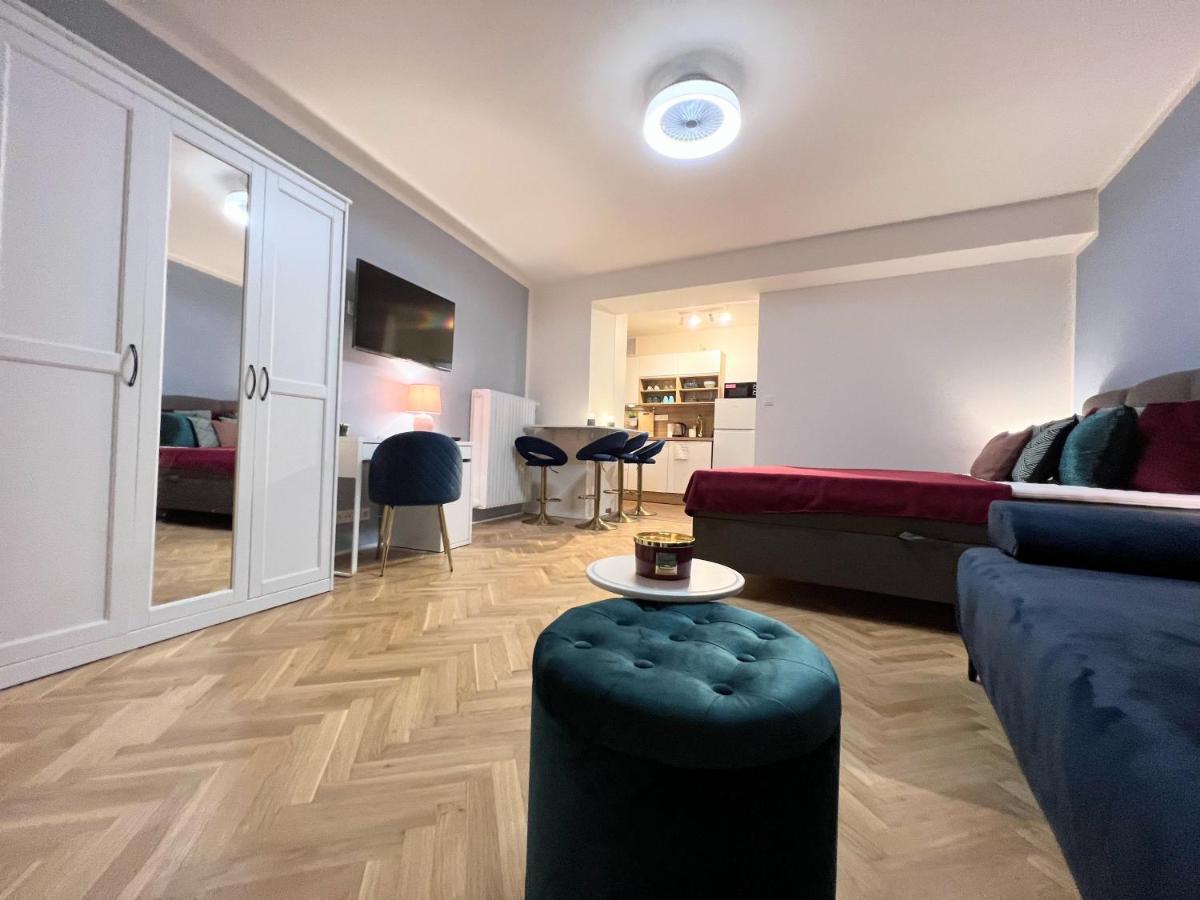 Quiet & Cozy Apartment/ Balcony / Popular Location Apartmán